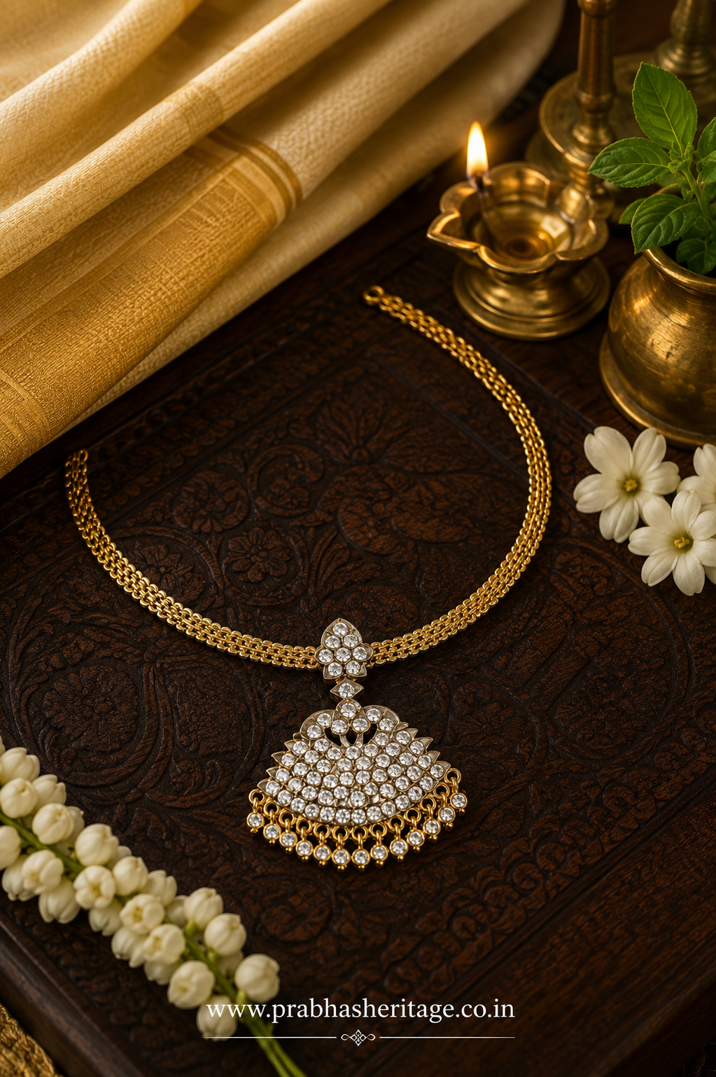Ratna Chandrika Chuttiyum Chainum with White stones