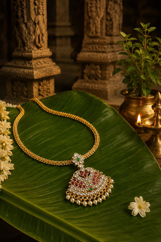 Ratna Chandrika Chuttiyum Chainum with Emerald tone accent