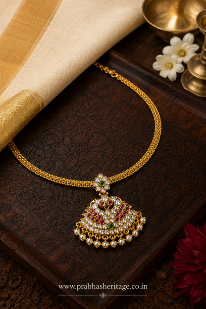 Ratna Chandrika Chuttiyum Chainum with Emerald tone accent