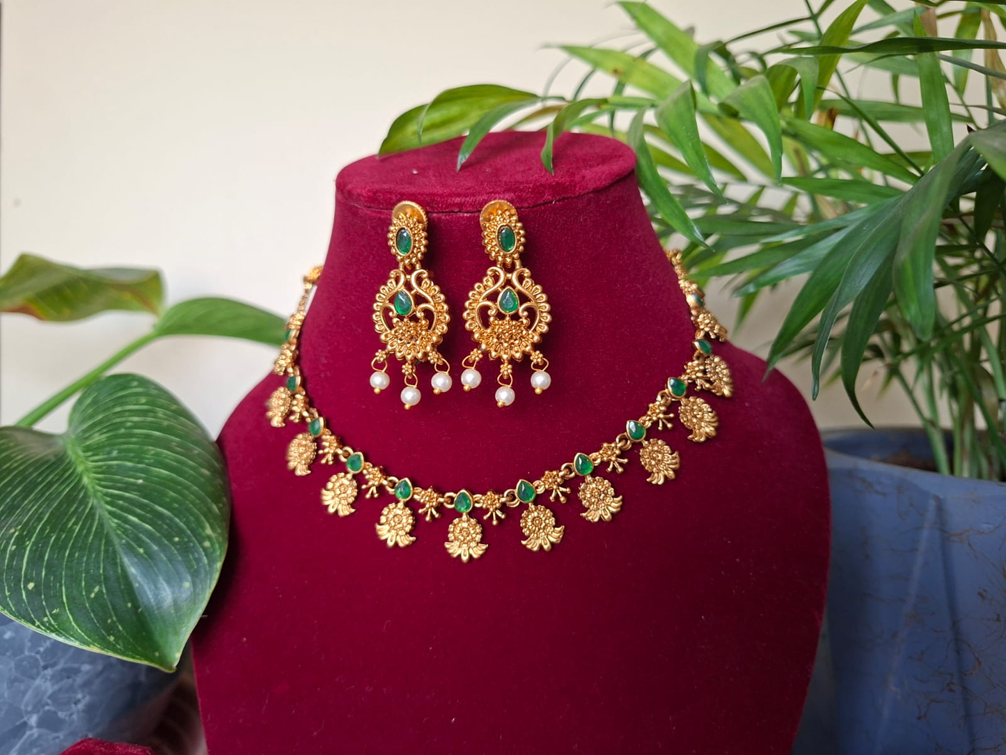 Emerald Tone Temple Necklace Set