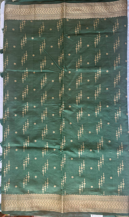 Body detail of Vanashree Varnam forest green semi-tussar saree with antique zari buttas