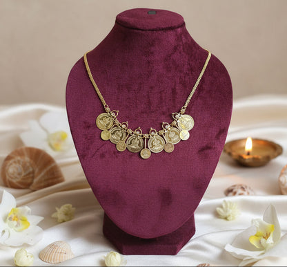 Dangling Kasu in Lakshmi Coin Kasu Necklace
