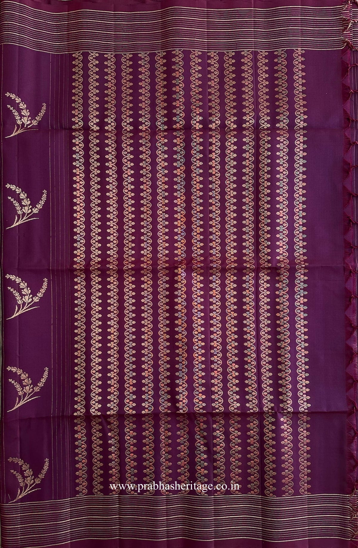 Pallu with repeated vertical ornamental trails in gold-toned zari