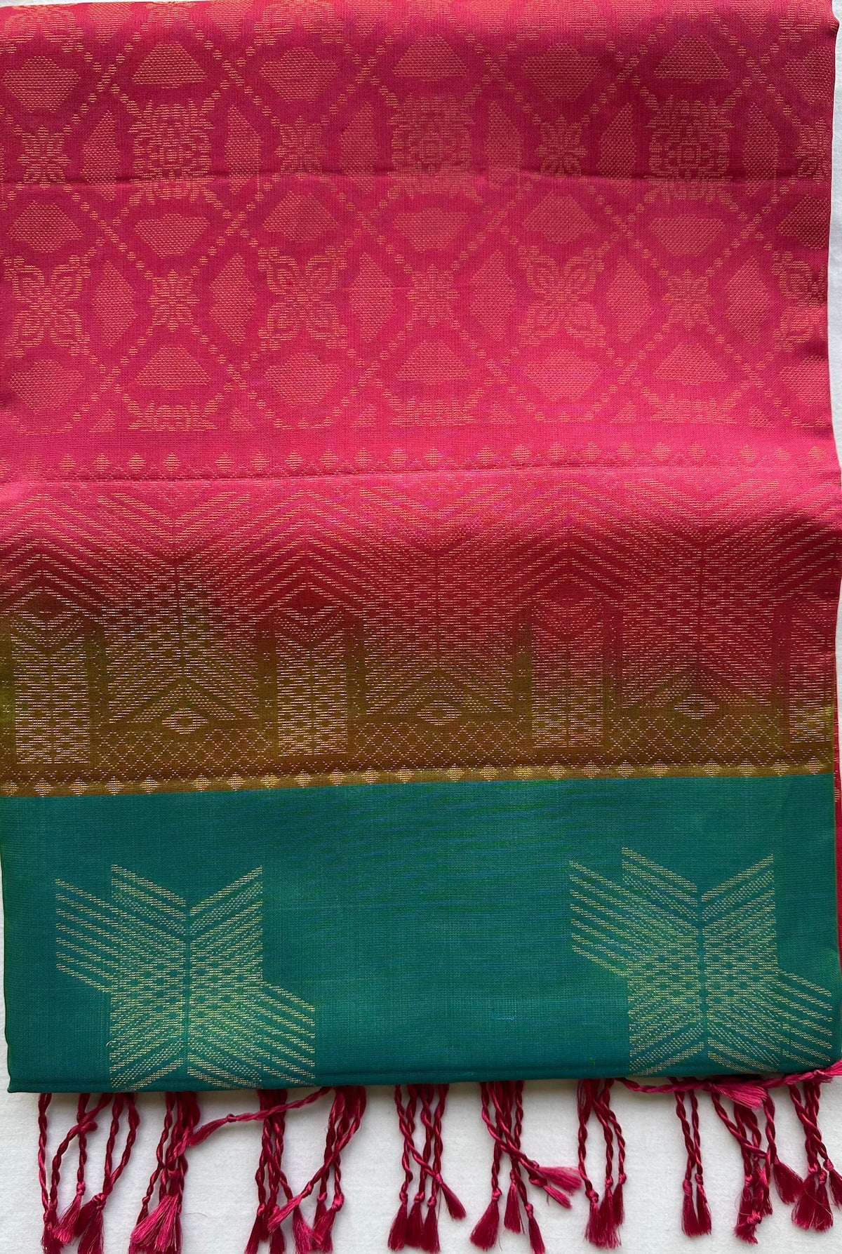 Hamsadhwani Mayura Tharangam short-folded to show the borderless aqua-turquoise body