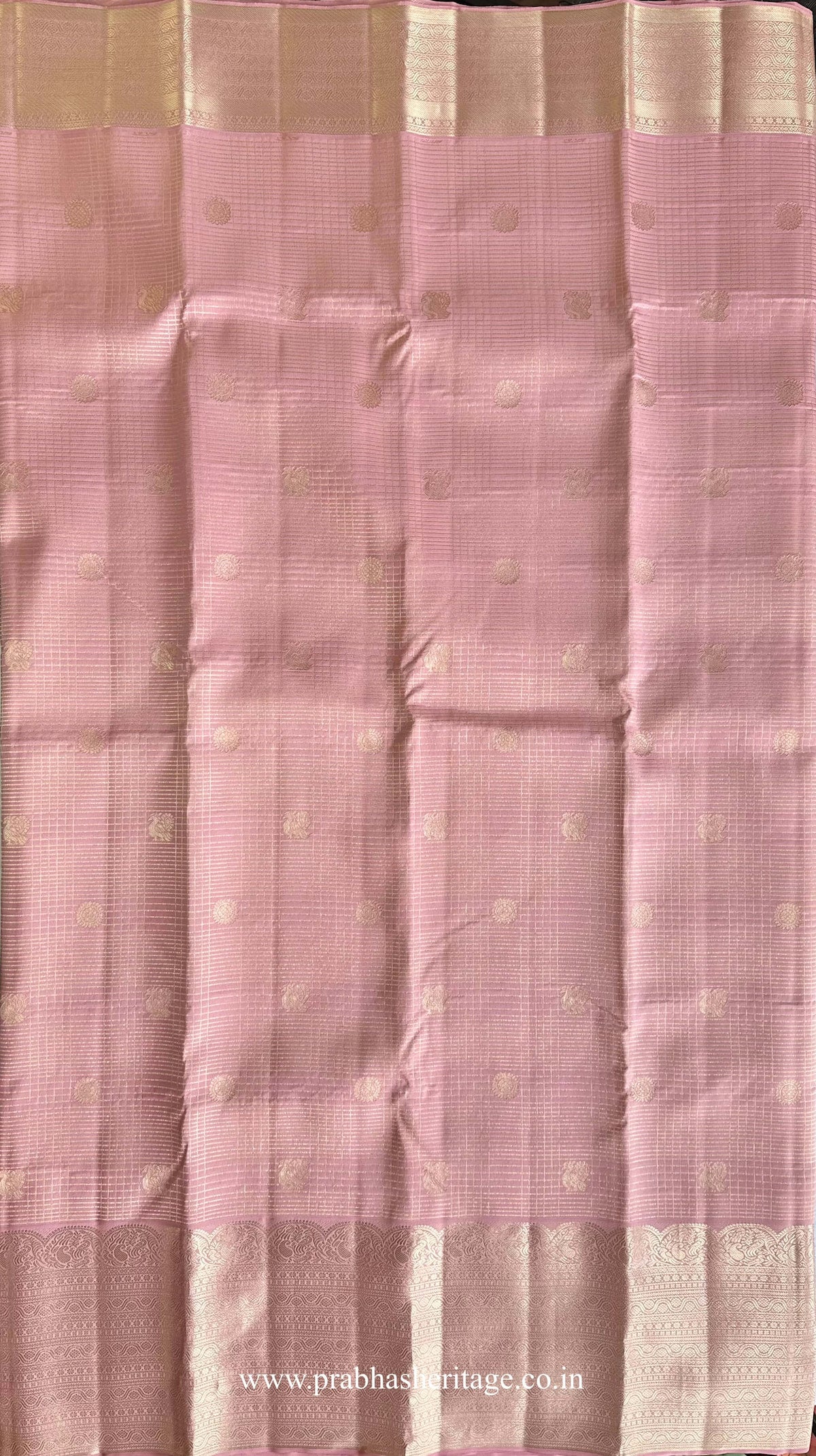 Hamsanandi Swarna Naadam – body detail of mauve pink pure Kanchipuram silk with fine all-over zari check weave and evenly spaced gold ornamental buttas.