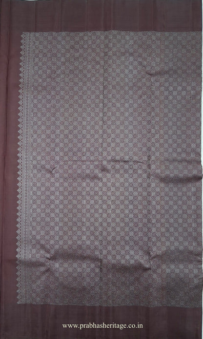 Wine-aubergine pallu with a silver-toned geometric lattice weave