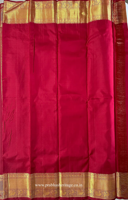 Attached contrast red running blouse with a broad gold zari border