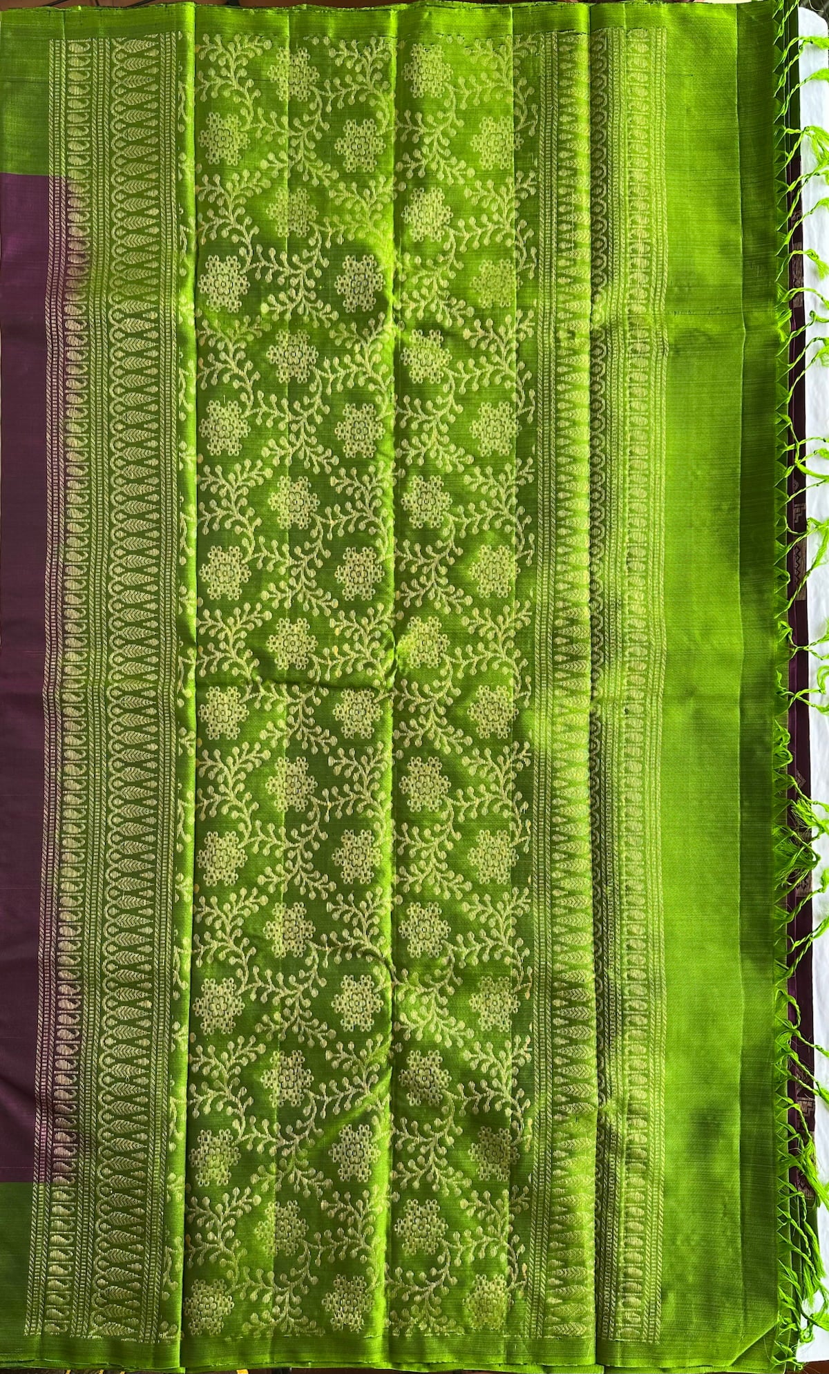 Leaf-green pallu with subtle zari patterning and structured detailing