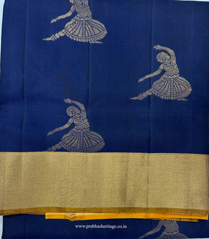 Full length of the saree long-folded, showing body, border and pallu
