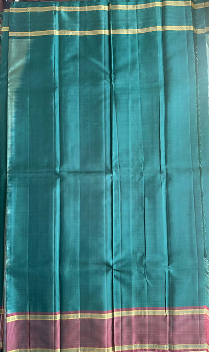 Attached contrast running blouse with an emerald green zari border