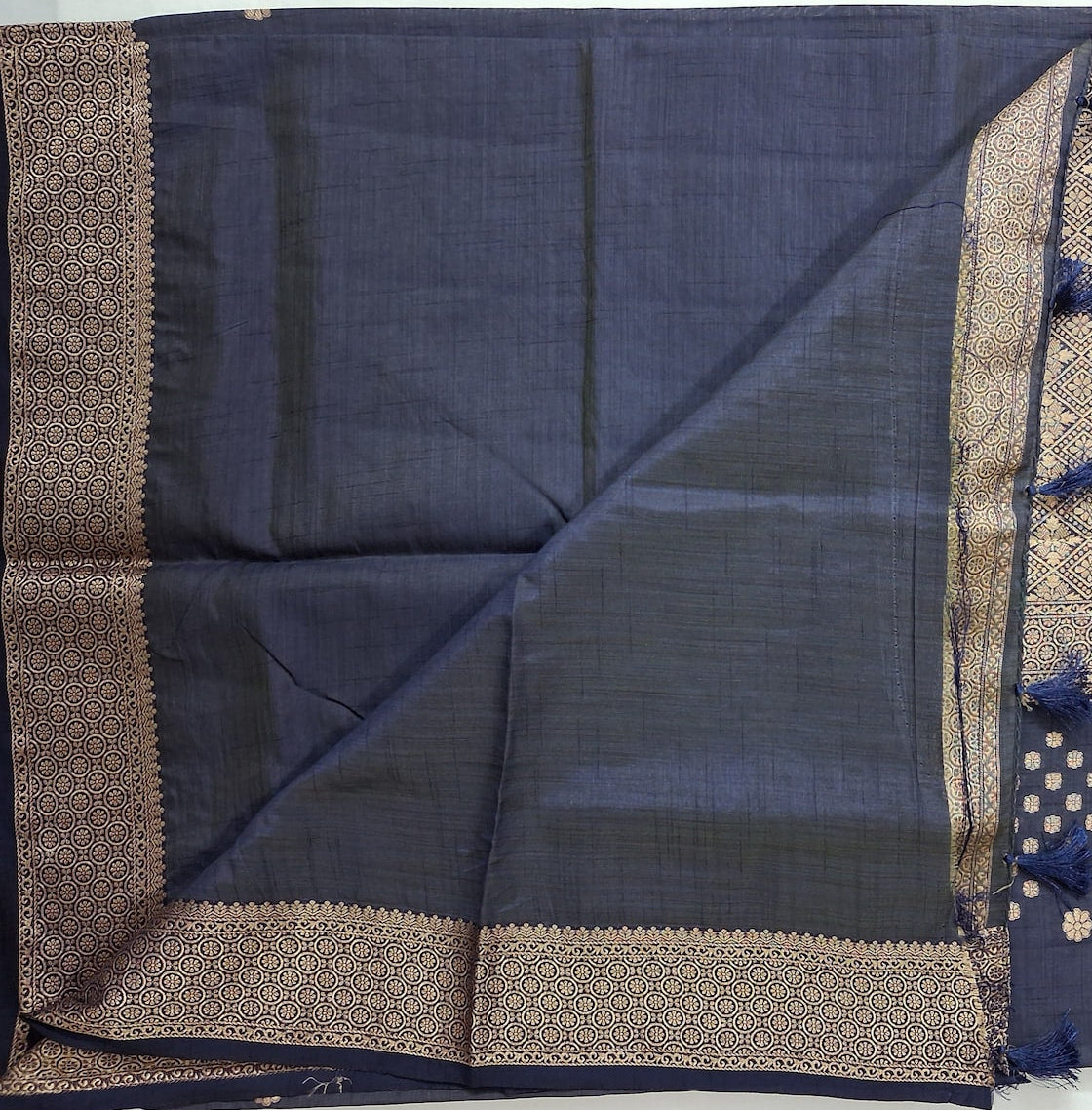 Attached running blouse with zari on Neela Varnam navy blue semi-tussar saree