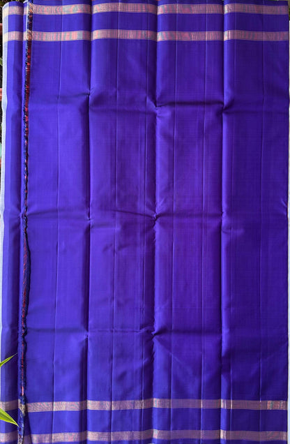 Attached deep-bluish violet contrast blouse piece with a gold zari border