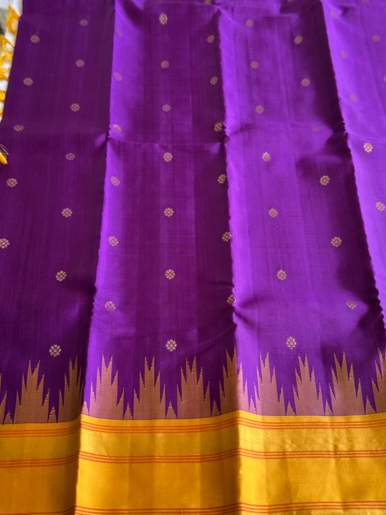 Rich violet pure silk body of the Shankarabharanam Vaibhava Rekha Kanchipuram saree