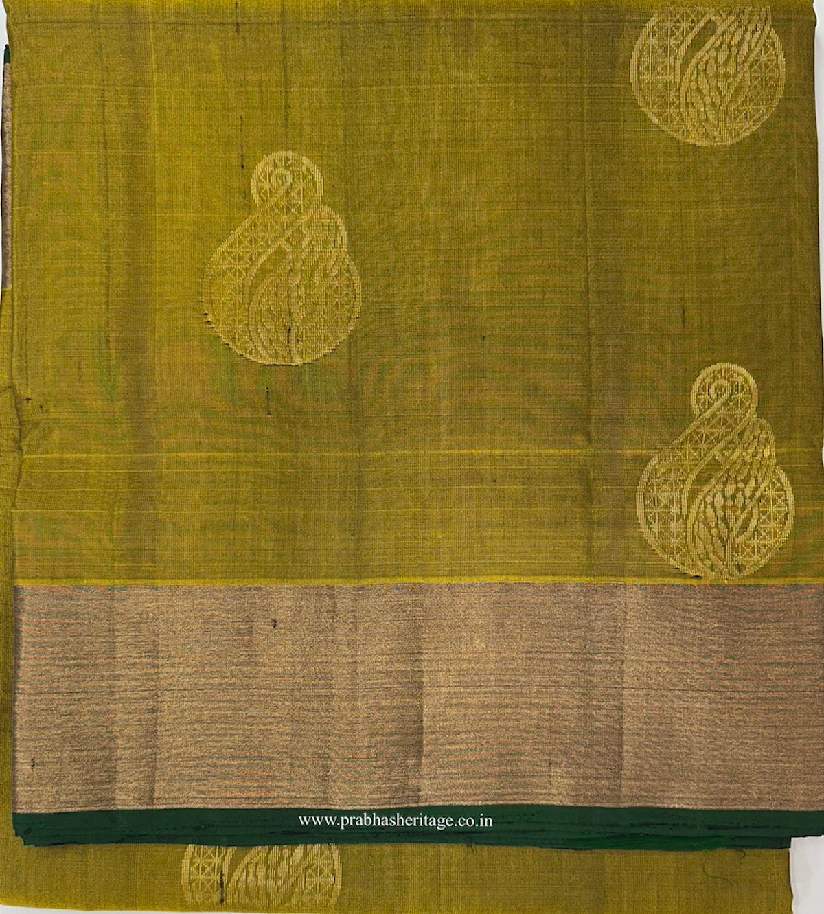 Full length of the saree long-folded, showing body, border and pallu