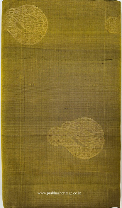 Tarangini Haritha Manjari short-folded to show the body and zari border